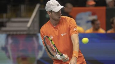 2023-09-12 14:34:50 epa10856207 Botic van de Zandschulp of Netherlands in action against Otto Virtanen of Finland during the Davis Cup Group D match between Netherlands and Finland in Split, Croatia, 12 September 2023.  EPA/-