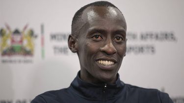 Chicago Marathon record holder, Kenyan athlete Kelvin Kiptum attends a press conference in the capital Nairobi on October 10, 2023.  The 23 year old marathoner run the Chicago marathon in a time of 2:00:35 on October 08 to smash the previous record also set by prolific kenyan marathoner and Olympic marathon champion Eliud Kipchoge’s previous world record of 2:01:09.
Tony KARUMBA / AFP