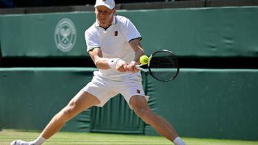 epa13095169 Jannik Sinner of Italy in action during his Men's quarter-final match against Jan-Lennard Struff of Germany at the Wimbledon Championships in London, Britain, 07 July 2026.  EPA/DANIEL HAMBURY