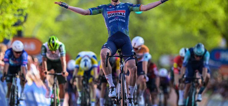 Soudal Quick-Step's Belgian rider Tim Merlier celebrates crossing the finish line to win the 'Ronde Van Limburg' one day cycling race, from Hasselt to Tongeren-Borgloon (178,4 km) on April 15, 2026.
 
DAVID PINTENS / Belga / AFP