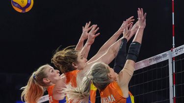 2023-09-03 17:38:13 epa10838119 Juliet Lohuis of The Netherlands in action during the EuroVolley Women 2023 bronze medal match volleyball match between The Netherlands and Italy, in Brussels, Belgium, 03 September 2023.  EPA/OLIVIER MATTHYS