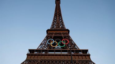 The Olympic rings are seen on the Eiffel Tower on June 7, 2024, ahead the upcoming Paris 2024 Olympic Games. 
Ludovic MARIN / AFP