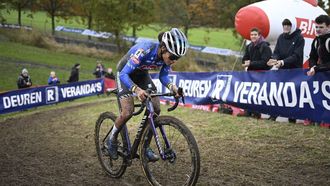 2023-11-12 01:00:00 Dutch rider Ceylin Del Carmen Alvarado climbs up a slope during the women's elite race at the World Cup cyclocross cycling event in Dendermonde on November 12, 2023, stage 3 (out of 14) of the UCI World Cup cyclocross competition. 
Tom Goyvaerts / Belga / AFP