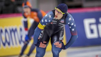 epa12588202 Jordan Stolz (right) of the USA and Jenning De Boo of the Netherlands compete in the Men's 500 meters at the ISU Speed Skating World Cup in Hamar, Norway, 12 December 2025.  EPA/Geir Olsen  NORWAY OUT