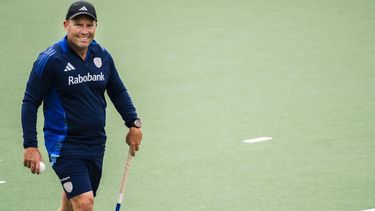 AMSTELVEEN - Bondscoach van de Nederlandse hockey heren Jeroen Delmée tijdens een training in het Wagener Stadion in aanloop naar het EK Hockey 2025 in het Duitse Mönchengladbach. ANP FREEK VAN DEN BERGH