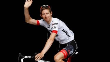 LA ROCHE-SUR-YON - Bauke Mollema tijdens de presentatie van de wielerploegen die deelnemen aan de Tour de France. ANP BAS CZERWINSKI