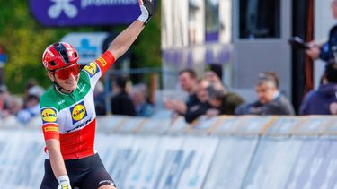 epa11270015 Italian rider Elisa Longo Borghini of team Lidl - Trek wins the De Brabantse Pijl women's cycling race over 134.9 km from Lennik to Overijse, Belgium, 10 April 2024.  EPA/OLIVIER MATTHYS