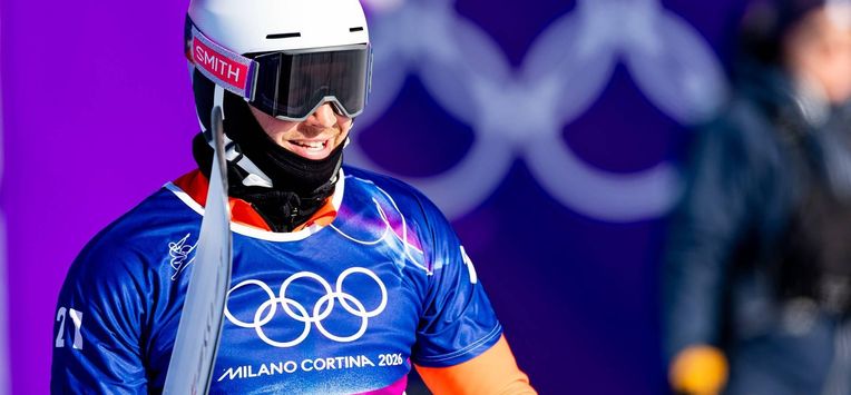 LIVIGNO - Snowboarder Glenn de Blois tijdens de kwalificaties voor het onderdeel cross op de Olympische Winterspelen van Milaan. IRIS VAN DEN BROEK / ANP