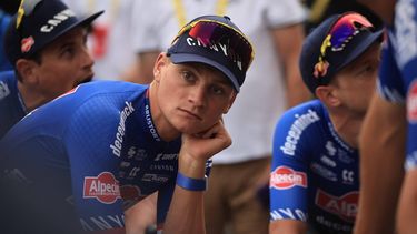 2023-07-01 11:43:12 epa10720418 Dutch rider Mathieu van der Poel of team Alpecin-Deceuninck looks on before the start of the first stage of the Tour de France 2023, a 182km race with start and finish in Bilbao, Spain, 01 July 2023.  EPA/CHRISTOPHE PETIT TESSON