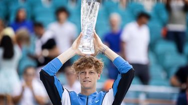 epa11253925 Jannik Sinner of Italy celebrates with his trophy after winning the Men's final match against Grigor Dimitrov of Bulgaria at the 2024 Miami Open tennis tournament at the Hard Rock Stadium in Miami, Florida, USA, 31 March 2024.  EPA/CRISTOBAL HERRERA-ULASHKEVICH