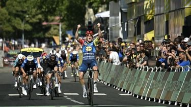 Lidl - Trek team's Danish rider Mads Pedersen celebrates as he crosses the finish line to win the 4th stage of the 113th edition of the Tour de France cycling race, 182 km between Carcassonne and Foix in southwestern France, on July 7, 2026. 
Loic VENANCE / AFP