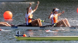 2023-09-09 14:45:33 BELGRADO - Marloes Oldenburg, Hermijntje Drenth, Tinka Offereins en Benthe Boonstra in actie tijdens de finale vrouwen vierzonder op de zevende dag van de wereldkampioenschappen roeien in de Servische hoofdstad Belgrado. ANP IRIS VAN DEN BROEK