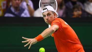 Netherlands' Tallon Griekspoor returns a ball to Spain's Carlos Alcaraz in the quarter-final singles match between Netherlands and Spain during the Davis Cup Finals at the Palacio de Deportes Jose Maria Martin Carpena arena in Malaga, southern Spain, on November 19, 2024. 
Jorge GUERRERO / AFP