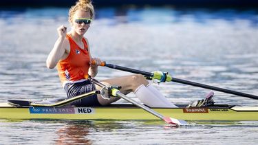 PARIJS - Karolien Florijn in actie tijdens de halve finale skiff op het olympisch roeitoernooi tijdens de zomerspelen in de Franse hoofdstad. ANP IRIS VAN DEN BROEK