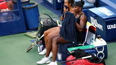 Canada’s Leylah Fernandez (L) and USA’s Venus Williams (L) are seen during a break during their women's doubles quarterfinal match against USA’s Taylor Townsend and Czech Republic’s Kateřina Siniaková at the US Open tennis tournament at the USTA Billie Jean King National Tennis Center in New York City on September 2, 2025. 
CHARLY TRIBALLEAU / AFP