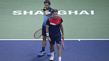 2023-10-11 22:02:44 Netherlands' Wesley Koolhof (R) talks to Britain’s Neal Skupski as they play against France’s Sadio Doumbia and Fabien Reboul during their men's doubles quarter-final match at the Shanghai Masters tennis tournament on October 12, 2023. 
WANG Zhao / AFP