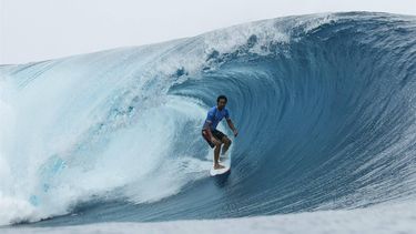 Japan's Connor O'leary gets a barrel in the 8th heat of the men's surfing round 3, during the Paris 2024 Olympic Games, in Teahupo'o, on the French Polynesian Island of Tahiti, on July 29, 2024. 
Ben Thouard / POOL / AFP