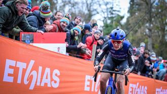 Dutch rider Lucinda Brand competes during the women's elite race of the Cyclocross World Cup, stage 4 (out of 12) in the World Cup of the 2026-2027 season, in Namur, on December 2025.  
DAVID PINTENS / Belga / AFP