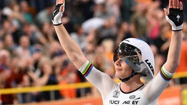Belgium's Lotte Kopecky celebrates after winning in the Women's Points race during the fourth day of the UEC European Track Cycling Championships at the Omnisport indoor arena in Apeldoorn, on January 13, 2024. 
JOHN THYS / AFP