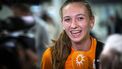 2023-08-28 20:17:33 SCHIPHOL - Atlete Femke Bol wordt verwelkomd op luchthaven Schiphol. De Nederlandse atleten veroverden tijdens de WK atletiek in Boedapest twee gouden, een zilveren en twee bronzen medailles. Daarmee zijn deze kampioenschappen de meest succesvolle voor de Nederlandse ploeg geworden sinds de eerste officiele WK in 1983. ANP JEROEN JUMELET