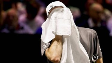 ROTTERDAM - Botic van de Zandschulp in actie tegen Alex De Minaur tijdens de kwartfinale op de vijfde dag van het ABN AMRO tennistoernooi in Ahoy Rotterdam. BAS CZERWINSKI / ANP