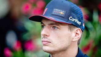 2023-09-16 15:24:44 epa10863630 Dutch Formula One driver Max Verstappen of Red Bull Racing arrives ahead of a practice session of the Singapore Formula One Grand Prix race at the Marina Bay Street Circuit, Singapore, 16 September 2023.  EPA/TOM WHITE