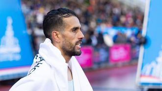 AMSTERDAM - Khalid Choukoud (NED) komt over de finish van de TCS Amsterdam Marathon 2023. Aan de Marathon van Amsterdam doen een recordaantal van 47.000 lopers mee. ANP IRIS VAN DEN BROEK