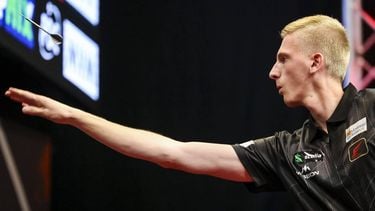 epa11619698 Wessel Nijman of The Netherlands competes against his compatriot, Gian van Veen in the quarterfinal of the 2024 PDC European Tour Hungarian Darts Trophy in Budapest, Hungary, 22 September 2024.  EPA/Robert Hegedus HUNGARY OUT