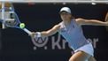 epa12302897 Iga Swiatek of Poland in action against Anna Kalinskaya of Russia during their women’s singles quarter-finals match of the Cincinnati Open at the Lindner Family Tennis Center in Mason Ohio, USA, 15 August 2025.  EPA/MARK LYONS