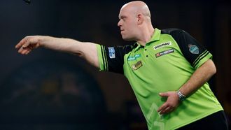 epa11052540 Michael van Gerwen of the Netherlands throws during the Paddy Power World Darts Championship at Alexandra Palace in London, Britain, 01 January 2024.  EPA/DAVID CLIFF