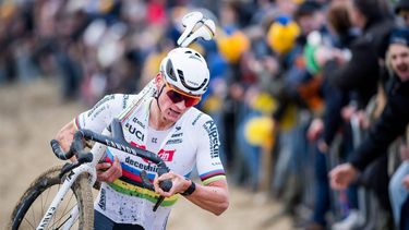 Dutch Mathieu Van Der Poel competes in the men's elite race of the 'Duinencross' cyclocross cycling event, stage five of the X2O Badkamers Trophy (Trofee Veldrijden) competition, in Koksijde, western Belgium, on January 4, 2024. 
JASPER JACOBS / Belga / AFP