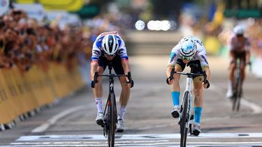 2023-07-21 17:03:47 epa10760376 Second placed Danish rider Kasper Asgreen (L) of team Soudal-Quick Step and first placed Slovenian rider Matej Mohoric (C) of team Bahrain-Victorious cross the finish line during the 19th stage of the Tour de France 2023, a 173kms race from Moirans-en-Montagne to Poligny, France, 21 July 2023.  EPA/MARTIN DIVISEK
