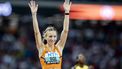 2023-08-24 21:51:25 BOEDAPEST - Femke Bol juicht na de winst in de finale op de 400 meter horden tijdens de zesde dag van de wereldkampioenschappen atletiek. ANP ROBIN VAN LONKHUIJSEN