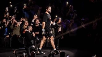 ARNHEM - Kickbokser Jamal Ben Saddik voorafgaand aan zijn gevecht tegen Rico Verhoeven om de wereldtitel in het Gelredome. ANP REMKO DE WAAL