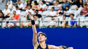 2023-10-28 08:50:01 Brazil's Beatriz Haddad Maia serves to Russia's Daria Kasatkina during their women's singles semi-final match of the Zhuhai Elite Trophy tennis tournament in Zhuhai, in south China's Guangdong province on October 28, 2023. 
STR / AFP