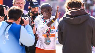 Eliud Kipchoge of Kenya waves after competing in the New York marathon in New York on November 2, 2025. 
CHARLY TRIBALLEAU / AFP