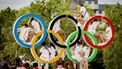 PARIJS - De olympische ringen in het olympisch dorp van Parijs voorafgaand aan het begin van de Spelen. Het olympisch dorp is 52 hectare groot en wordt na de Spelen getransformeerd tot een milieuvriendelijke wijk voor 6000 inwoners met twee scholen, een hotel, een openbaar park, winkels en kantoren. Op het hoogtepunt verblijven er bijna 14.500 mensen in het dorp, onder wie 9000 atleten uit meer dan 200 landen. ANP REMKO DE WAAL