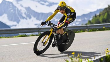 2021-06-12 17:38:17 epa09265174 Sam Oomen from the Netherlands of Jumbo-Visma in action during the seventh stage, a 23.2 km time trial from Disentis-Sedrun to Andermatt, Switzerland at the 84th Tour de Suisse UCI ProTour cycling race, 12 June 2021.  EPA/GIAN EHRENZELLER