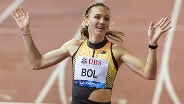 epa11560291 Femke Bol of Netherlands celebrates after winning the Women's 400m Hurdles competition during the World Athletics Diamond League Athletissima athletics meeting at the Stade Olympique de la Pontaise in Lausanne, Switzerland, 22 August 2024.  EPA/SALVATORE DI NOLFI