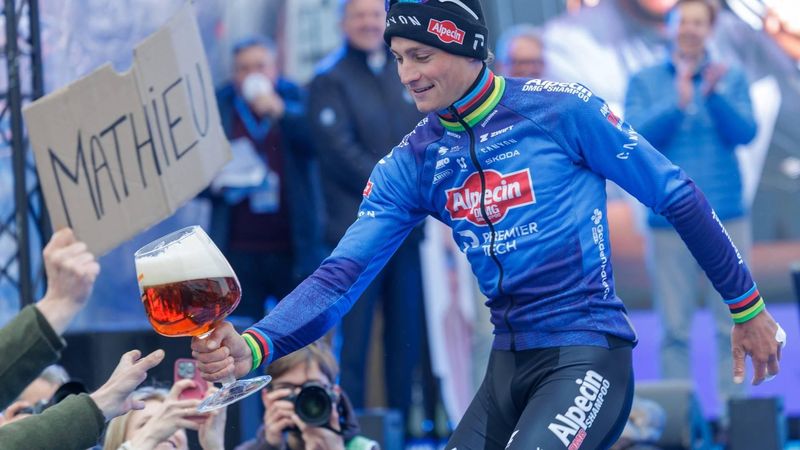 epa12854518 Dutch cyclist Mathieu van der Poel of team Alpecin-Premier Tech offers his beer trophy to fans after winning the E3 Saxo Classic one-day cycling classic, a 203 kilometer cycling race starting and ending in Harelbeke, Belgium, 27 March 2026.  EPA/OLIVIER MATTHYS