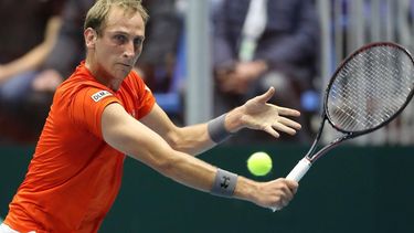 epa06492021 Thiemo De Bakker of the Netherlands in action during his match against Adrian Mannarino of France for the Davis Cup World Group first round tie between France and the Netherlands, in Albertville, France, 02 February 2018.  EPA/SEBASTIEN NOGIER