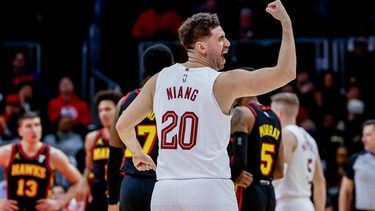 epa11093107 Cleveland Cavaliers forward Georges Niang reacts against the Atlanta Hawks during the second half of the NBA basketball game between the Cleveland Cavaliers and the Atlanta Hawks in Atlanta, Georgia, USA, 20 January 2024.  EPA/ERIK S. LESSER SHUTTERSTOCK OUT