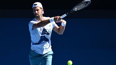 epa11065315 Novak Djokovic of Serbia in action during a practice session ahead of the Australian Open 2024, at Melbourne Park in Melbourne, Australia, 09 January 2024.  EPA/JOEL CARRETT AUSTRALIA AND NEW ZEALAND OUT