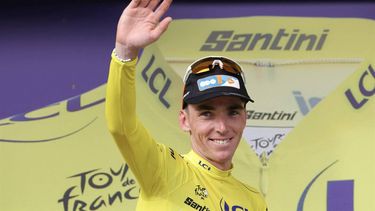 Team DSM-Firmenich PostNL team's French rider Romain Bardet celebrates on the podium with the overall leader's yellow jersey after the 1st stage of the 111th edition of the Tour de France cycling race, 206 km between Florence and Rimini, in Italy, on June 29, 2024. 
Thomas SAMSON / AFP