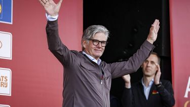 VALKENBURG - Leo van Vliet op het podium na de Amstel Gold Race 2026 voor mannen  in Valkenburg. MARCEL VAN HOORN / ANP