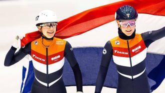 GDANSK - Xandra Velzeboer (r) wint goud en Selma Poutsma zilver op de 500 meter op de tweede dag van de EK shorttrack. ANP IRIS VAN DEN BROEK