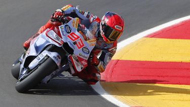 epa11574934 Gresini Racing rider Marc Marquez of Spain in action during a practice session for the Motorcycling Grand Prix of Aragon, in Alcaniz, Spain, 31 August 2024. The 2024 Motorcycling Grand Prix of Aragon is held at the MotorLand Aragon circuit on 01 September.  EPA/Javier Cebollada