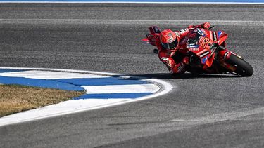 Ducati Lenovo Team's Spanish rider Marc Marquez powers his bike during the first day of the 2025 Thailand MotoGP pre-season test at the Buriram International Circuit in Buriram on February 12, 2025. 
MANAN VATSYAYANA / AFP