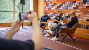 ARNHEM - Chefs de mission Ireen Wust en Jetze Plat tijdens een presentatie van sportkoepel NOC*NSF op Papendal. Tijdens de bijeenkomst stonden plannen rond de Olympische Spelen en de Paralympische Spelen in Los Angeles in 2028 centraal. JEROEN JUMELET/ ANP
