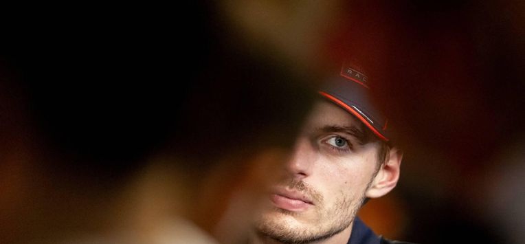 ABU DHABI - Max Verstappen (Red Bull Racing) staat de pers te woord het winnen van de Abu Dhabi Grand Prix op het Yas Marina Circuit. Lando Norris (McLaren), die als derde eindigde, pakte de wereldtitel. ANP SANDER KONING